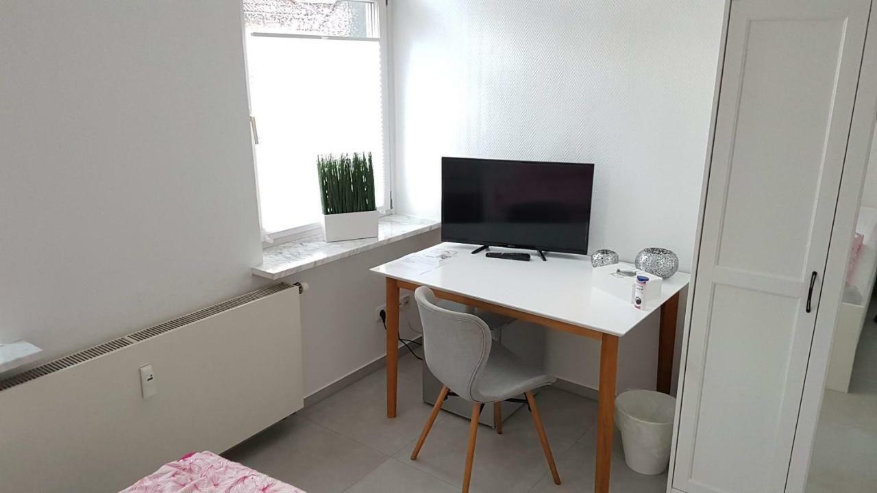 Zimmervermietung Muelheim Apartment มึลไฮม์ อันแดร์ รัวร์ ภายนอก รูปภาพ